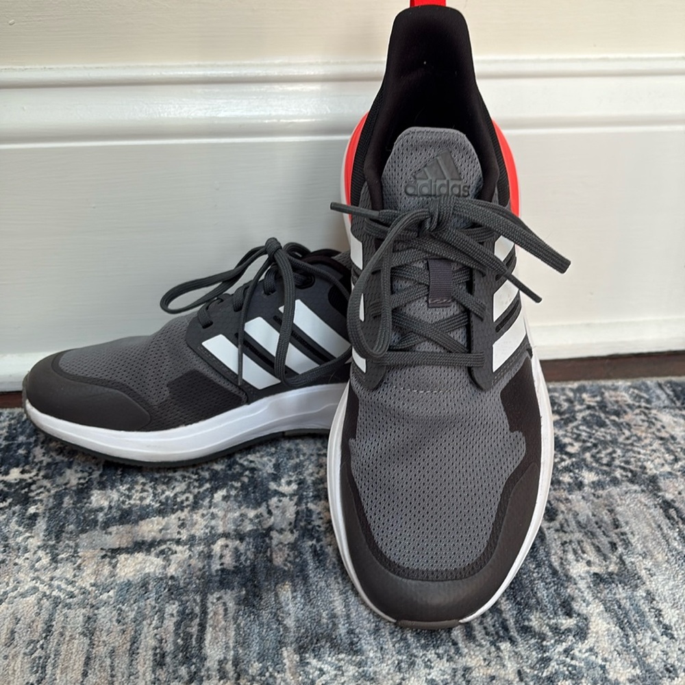 New (without tag), Kids Adidas sneakers, never worn